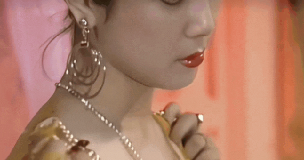 Mỹ nữ sa ngã rúng động showbiz: Bị bắt vì mở tiệc ma túy đá, còn rủ rê em gái và chị họ