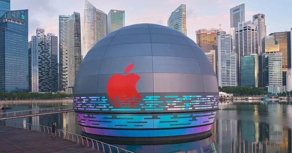 Apple mở cửa hàng thứ 3 tại Singapore, thiết kế hình cầu phát sáng cực độc đáo, đặt nổi trên mặt nước vịnh Marina