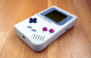 Sách kỷ lục Guinness vừa ghi tên chiếc Game Boy lớn nhất thế giới của chàng sinh viên 21 tuổi