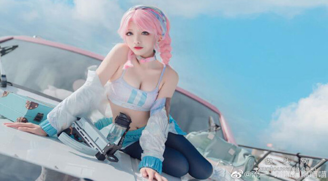 Ngẩn ngơ với cosplay cô nàng Blue Poison trong Arknights