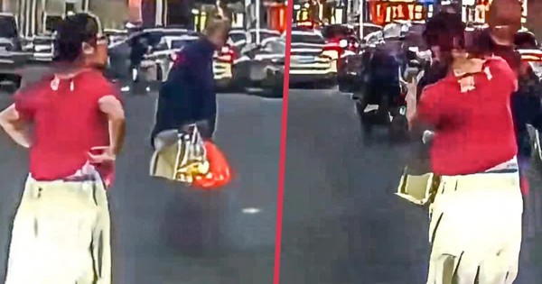 Giúp ông cụ đi qua đường đông đúc, cô gái không được cảm ơn mà bị tát thẳng vào mặt