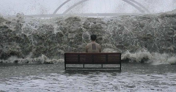 Bức ảnh khó hiểu trong siêu bão Ragasa