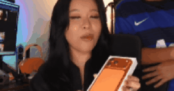 Video unbox iPhone 17 Pro Max đáng xem nhất lúc này: Càng xem càng cuốn, không có tiền mua thì mình xem trước!