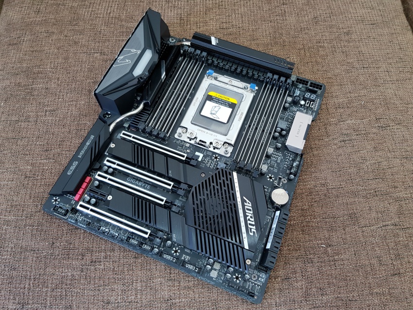 Ngó TRX40 Aorus Master: Bo mạch chủ dòng hi-end 