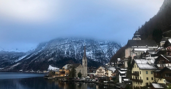 Hallstatt - Ngôi làng cổ trên thiệp Giáng sinh