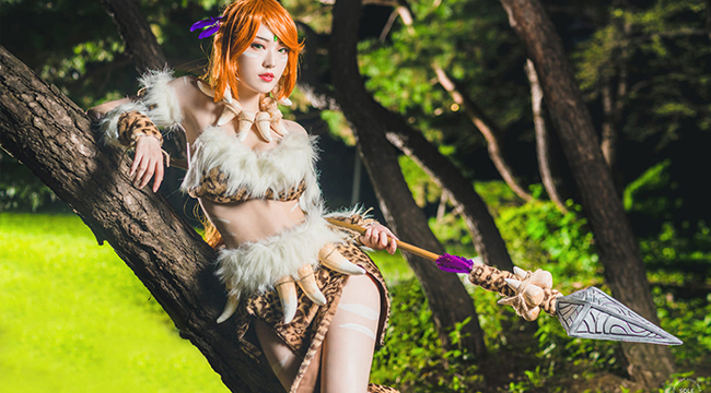 LMHT cosplay: Thẫn thờ trước vẻ đẹp đầy hoang dại của Nidalee