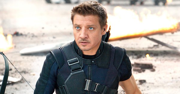 Sao Avengers đang cố gắng cứu cháu trai khi bị xe xúc tuyết đè lên