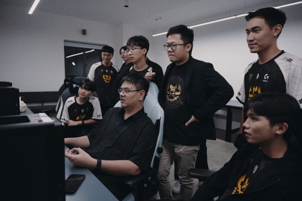 HLV Archie nắm Team Whales “như lòng bàn tay”, thể hiện sự khác biệt so với dàn HLV cũ của GAM Esports