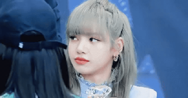 Lisa (BLACKPINK) bị hội bạn thân Thái Lan “vạch mặt” ngay trên sóng truyền hình