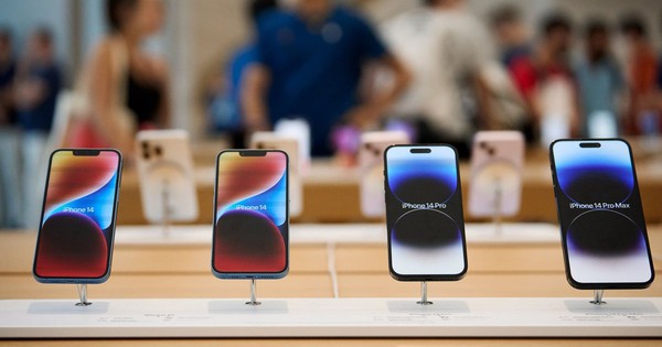 Cuộc chiến giá lên cao trào, đại lý bất chấp xả hàng: Giảm 10 triệu đồng cho Galaxy S23, iPhone 14 Pro Max