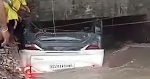 Ô tô rơi xuống kênh, 4 người trong một gia đình tử vong