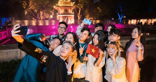 Hơn 2000 người trẻ được truyền cảm hứng từ cuộc thi tôn vinh du lịch Việt cùng Galaxy AI
