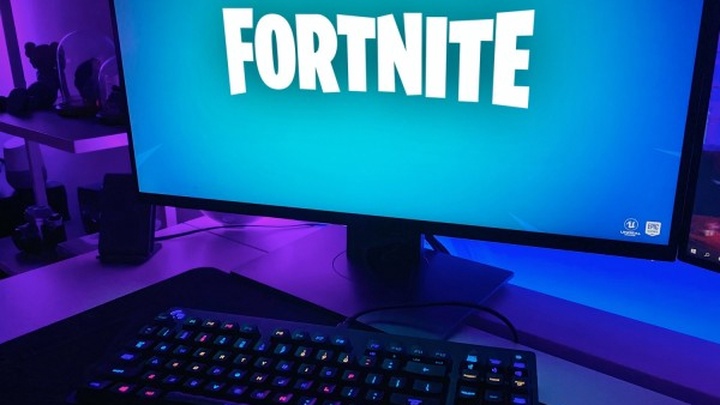 Tuyển thủ Fornite bị bố đập nát máy tính trong lúc thi đấu