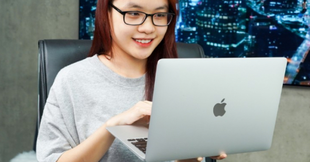 iFan sắp có MacBook Pro màn hình gập 20 inch “khổng lồ”?