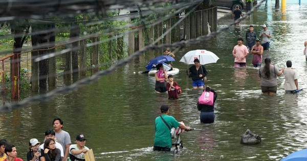 Mưa bão gây lũ lụt nghiêm trọng tại Trung Quốc và Philippines, hàng chục nghìn người phải sơ tán.