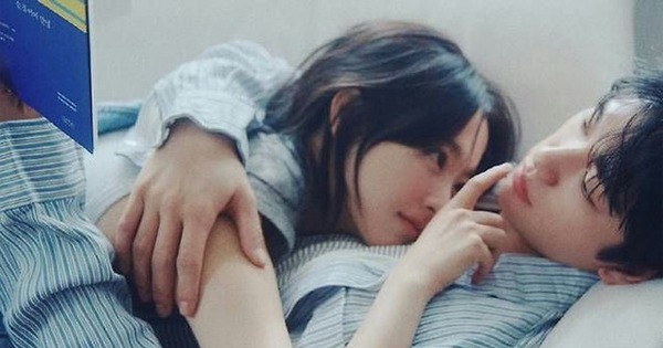 Nữ diễn viên nổi tiếng chụp ảnh nằm cả lên người bạn diễn nam: Yêu thật hay dối trá bất chấp thế này?