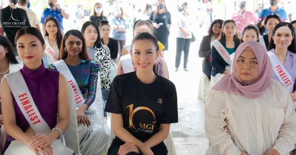 Mặc trang phục giản dị, Hoa hậu Thùy Tiên vẫn nổi bật giữa dàn thí sinh Miss Grand Malaysia 2022