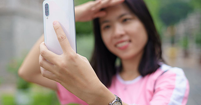 Tầm giá 7 triệu đồng, tậu smartphone nào có camera selfie tốt nhất ?