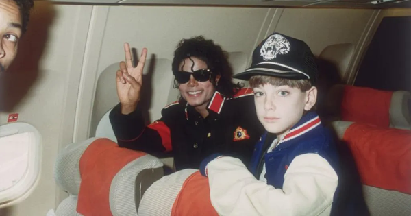 Những người tố cáo Michael Jackson yêu cầu khoản bồi thường khổng lồ