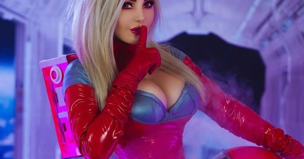 Nữ fan cuồng cosplay nhân vật Among US quá sexy, nóng 