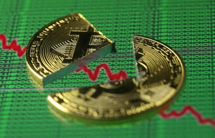 Bitcoin sụt giảm thê thảm, các công ty đào tiền mã hóa đua nhau phá sản