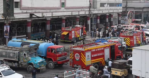 Pakistan: Cháy trung tâm thương mại ở Karachi, ít nhất 11 người thiệt mạng