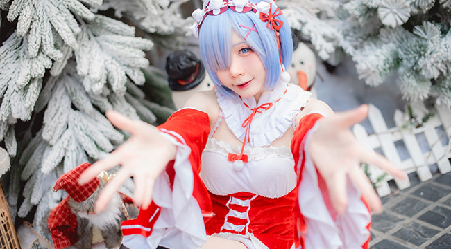 Tan chảy với cosplay Rem Giáng Sinh đầy ấm áp ngọt ngào