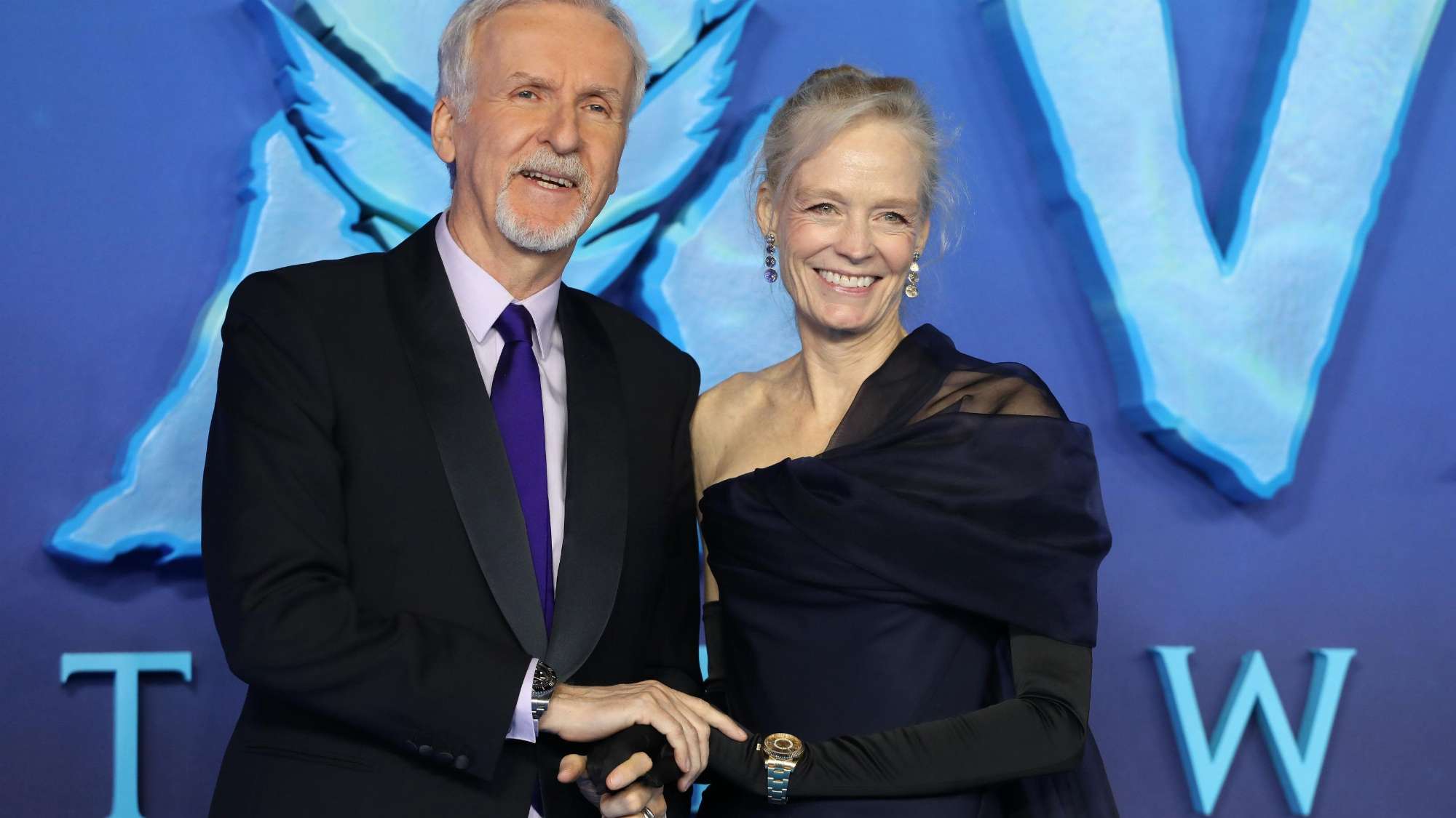 James Cameron khởi quay nhiều phần Avatar cùng lúc vì sợ các diễn viên 'già đi'