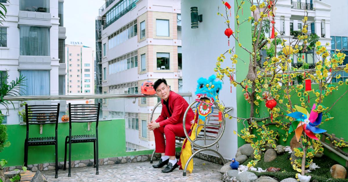 Nam ca sĩ Việt đi trông xe máy năm 16 tuổi, giờ ở nhà 2000 cây vàng