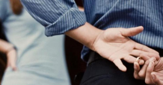 Các cô gái trẻ: Làm thế nào để tránh bẫy tình tinh vi?