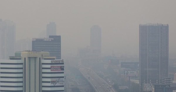 Bangkok kêu gọi dân làm việc tại nhà hoặc đeo mặt nạ phòng độc khi ra đường