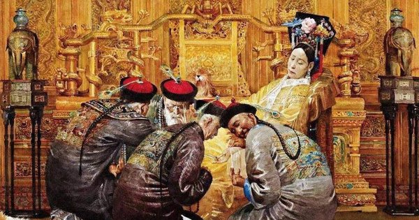 Thái y chẩn bệnh cho Từ Hi Thái Hậu, liền đưa cho thái giám Lý Liên Anh một vật để che giấu bí mật động trời