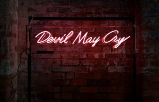 Kiếm tiền như Capcom: Ngay cả bảng hiệu “Devil May Cry” cũng đem đi bán với giá 30 triệu đồng