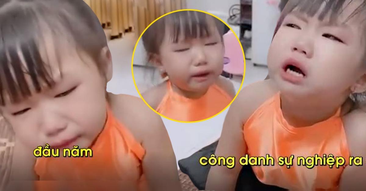 Clip: Bé gái đang khóc nức nở, nghe mẹ hát bài tủ lập tức quẩy ngay tức thì