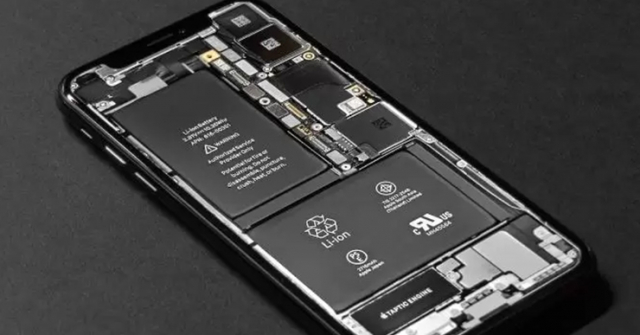 Đâu là chiếc iPhone có nhiều pin nhất trong lịch sử?