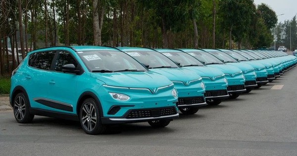 Hé lộ bảng giá cước xe taxi điện VinFast, giá mở cửa 20.000 đồng⁄km