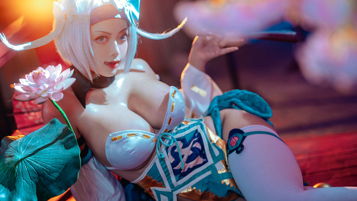 Bứt rứt với cosplay Julia tâm hồn muốn nhảy ra ngoài của Blade & Soul