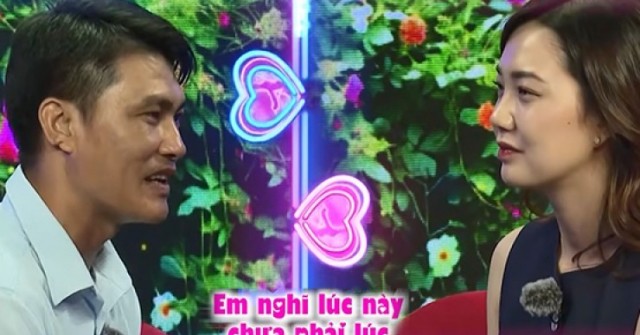 Nữ tiếp viên đơn thân thẳng thừng từ chối chàng giám đốc 4 con