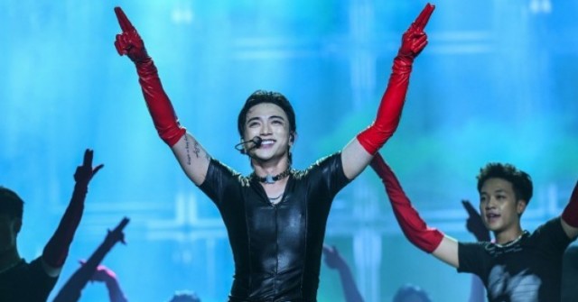 Soobin nhảy múa, hát xẩm trong concert