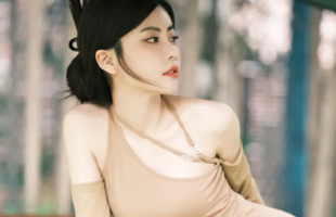 Bất ngờ bay kênh, nữ streamer phản ứng bằng hành động nhạy cảm