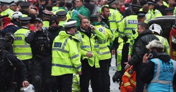 Lao xe vào đám đông ăn mừng chiến thắng của Liverpool, gần 50 người bị thương