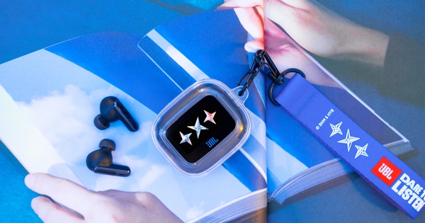 Trên tay mẫu tai nghe giới hạn có màn hình cảm ứng, collab với TXT