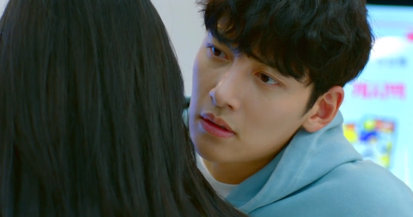 Rating Backstreet Rookie của Ji Chang Wook rơi nhẹ vì tấu hài quá lố, gu khán giả bây giờ mê 