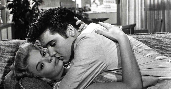 Huyền thoại Elvis tự tử vì sở thích yêu những bé gái 14 tuổi