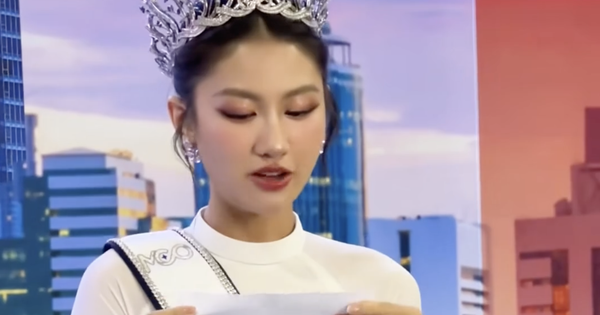 Video Tân Hoa hậu Hoàn vũ Việt Nam làm đề Văn tốt nghiệp, nói gì về chuyện sáp nhập mà gây bão mạng?