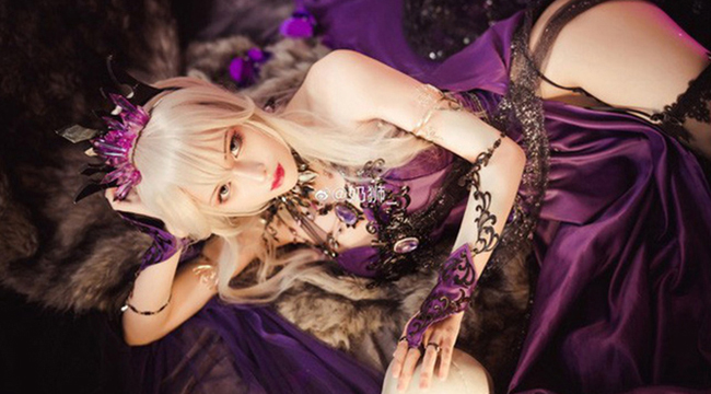 Fate/Grand Oder: Cosplay Dark Queen of the Great Britain đầy ma mị