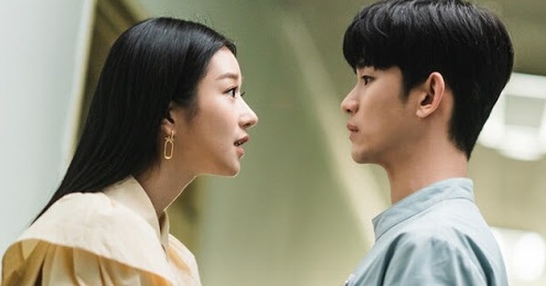 Điên Thì Có Sao và chuyện sống thật với cảm xúc: Nên kiềm chế như Kim Soo Hyun hay bộc phát như Seo Ye Ji?