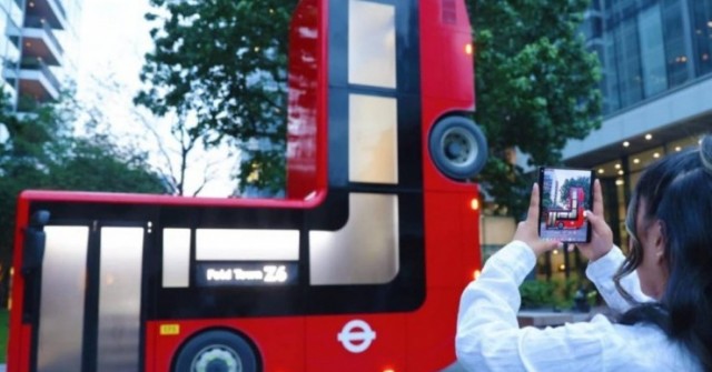 Xe bus London cũng bị 