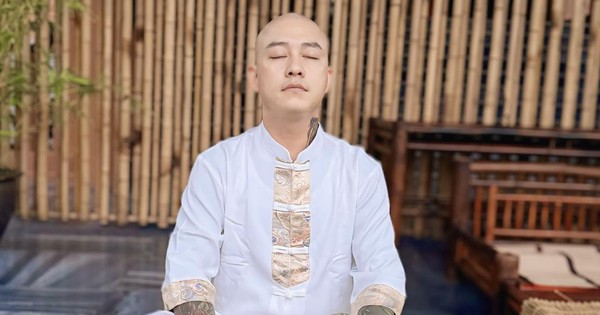 Ca sĩ Tuấn Hưng xuống tóc quy y