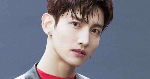 Changmin (DBSK) tuyên bố chính thức hoãn cưới vào tháng 9 này với bạn gái ngoài ngành